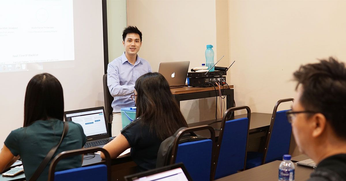 Reuben Ch’ng teaching a digital marketing class